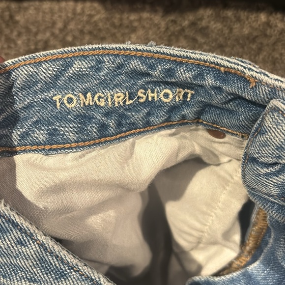 American Eagle Outfitters Women’s size 6 Blue Distressed Denim tom
Girl  Shorts - Picture 5 of 5